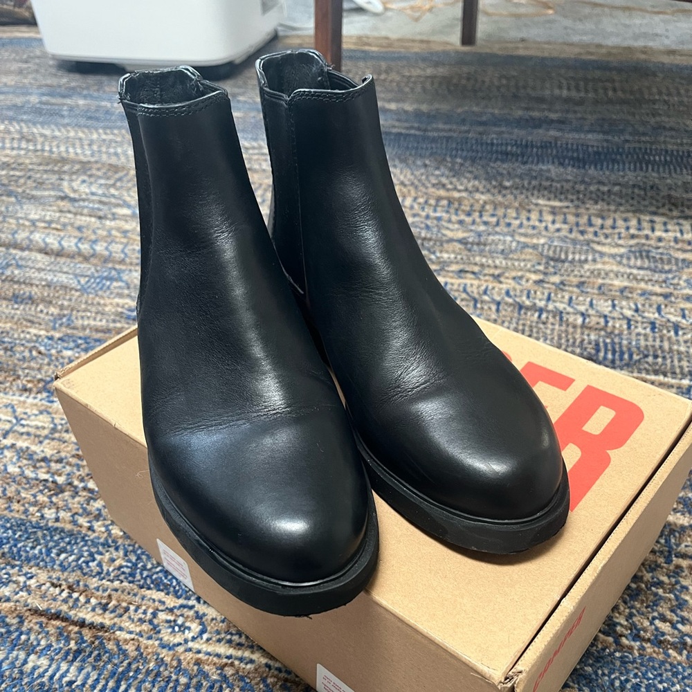 Camper - Iman size 8 women - Black Leather Ankle Boots